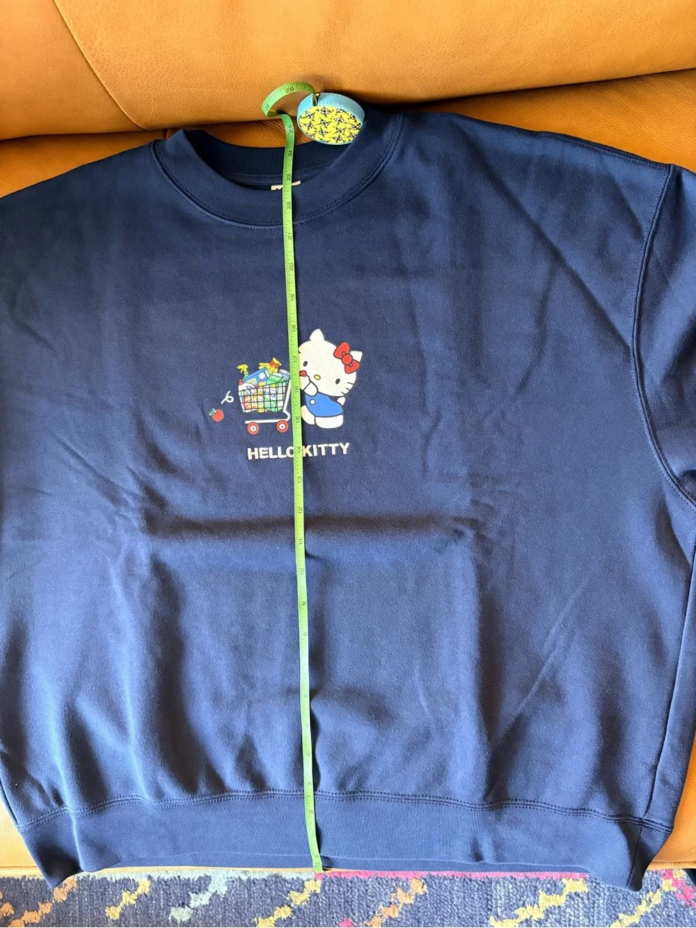 Uniqlo x Sanrio Hello Kitty Women’s Navy Graphic Sweatshirt - new without tags - Picture 6 of 6